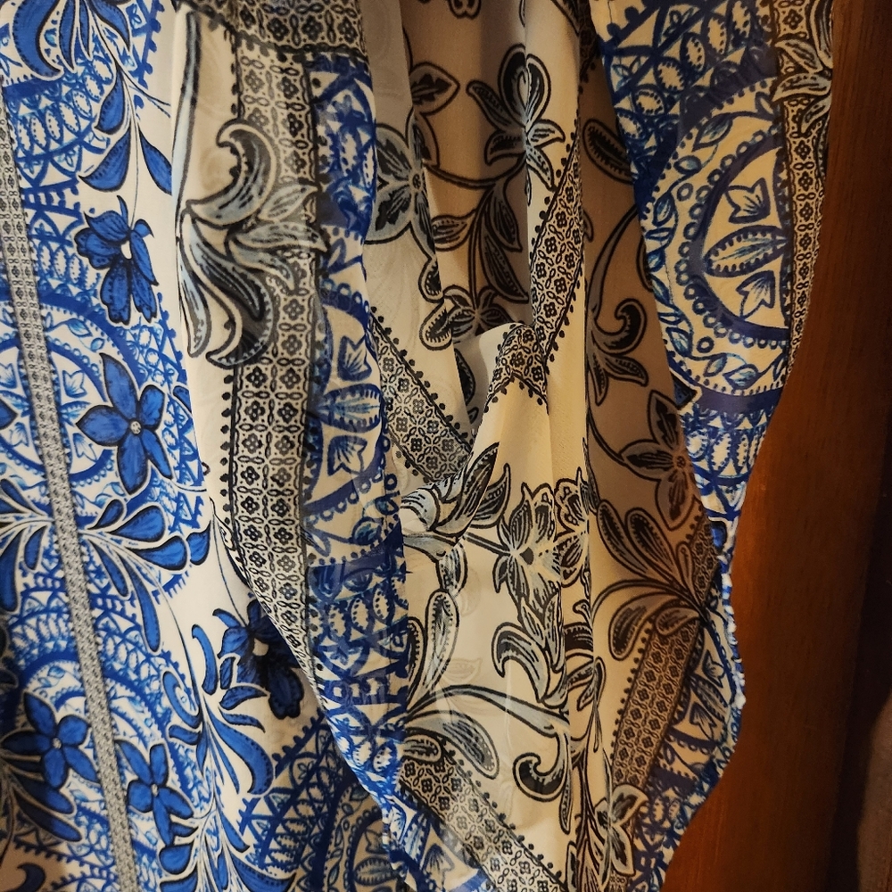 Blue and White Floral High Low Kaftan - Picture 8 of 8